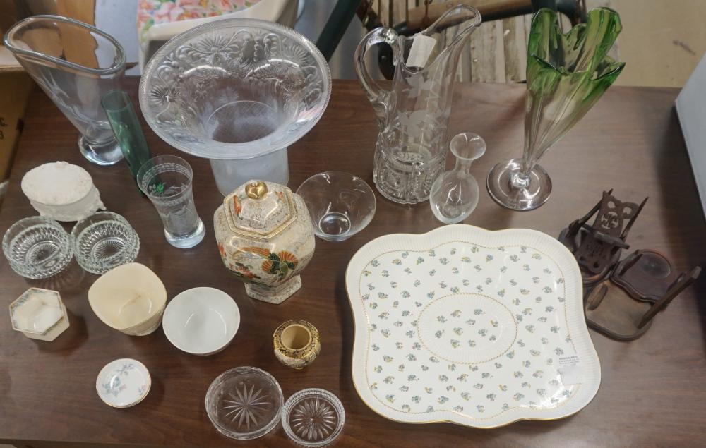 COLLECTION OF ASSORTED GLASS AND