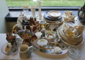 COLLECTION OF ASSORTED GLASS A