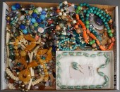 COLLECTION OF ASSORTED GLASS,