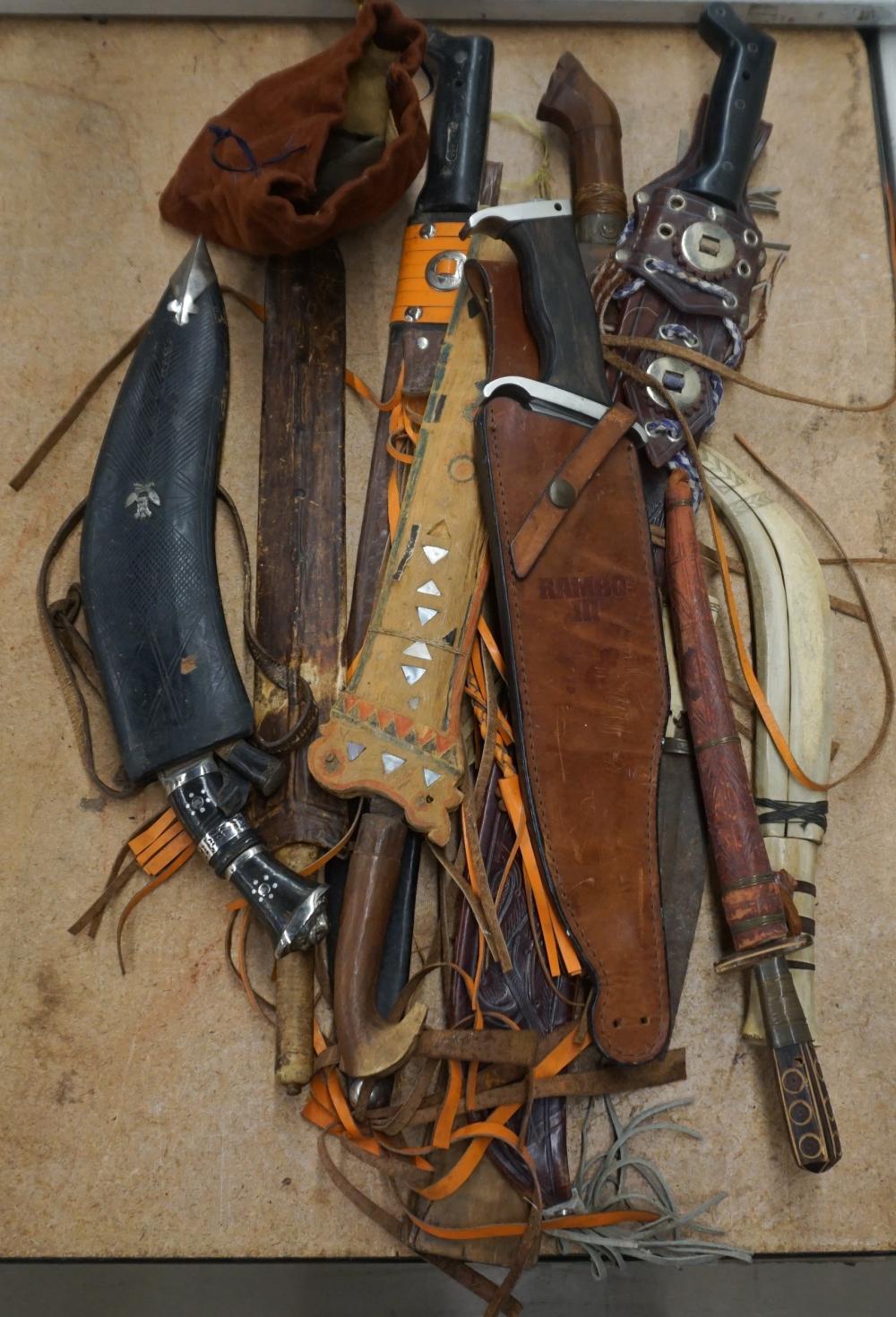 COLLECTION OF ASSORTED KNIVES AND