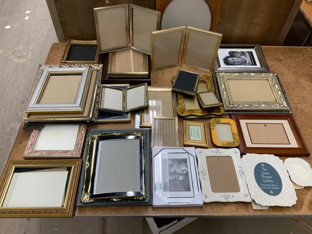 COLLECTION OF ASSORTED PHOTOGRAPH