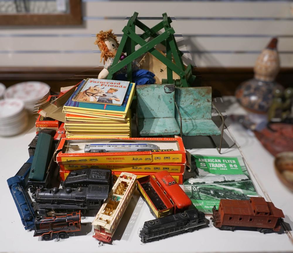 COLLECTION OF ASSORTED WOOD AND