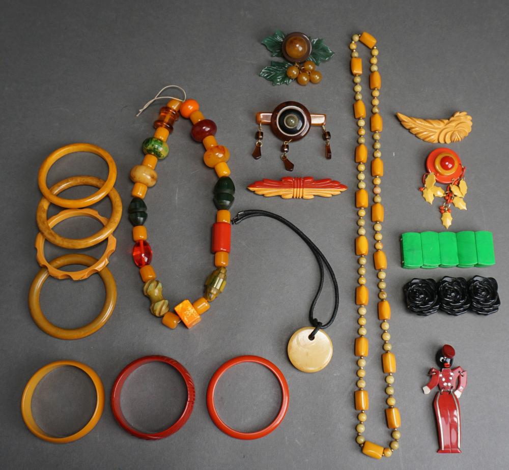 COLLECTION OF BAKELITE JEWELRY,