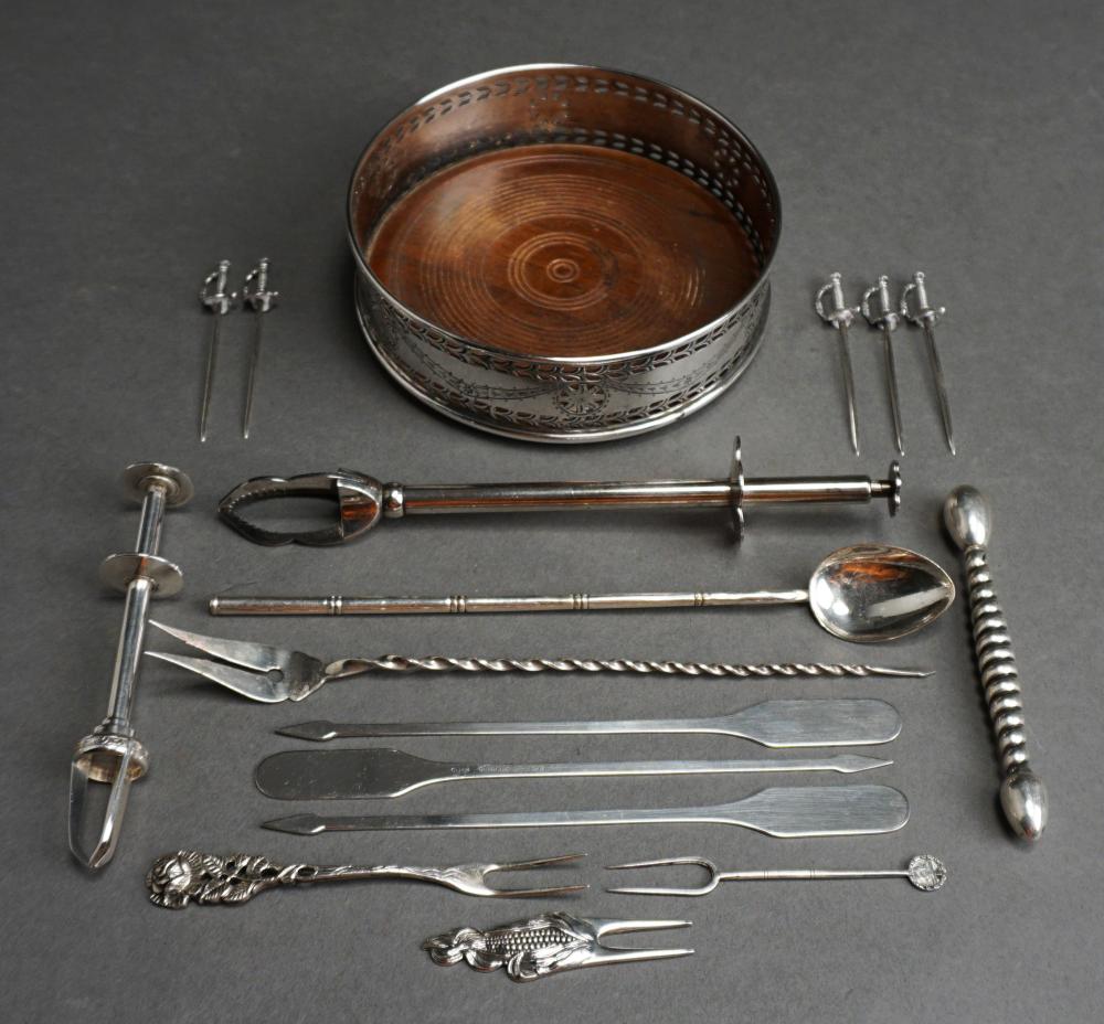COLLECTION OF BARWARE INCLUDING