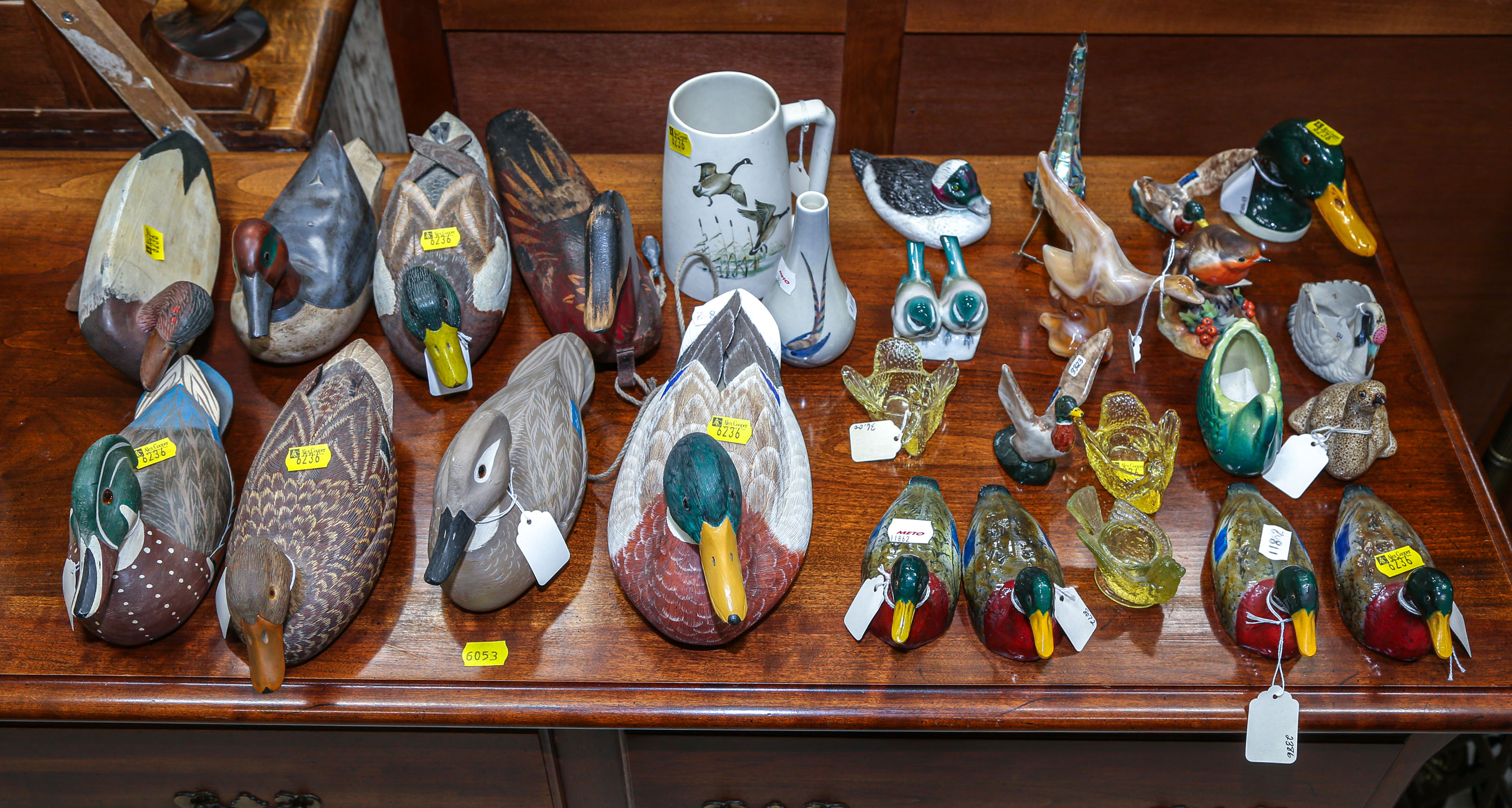 COLLECTION OF BIRD-THEMES ITEMS