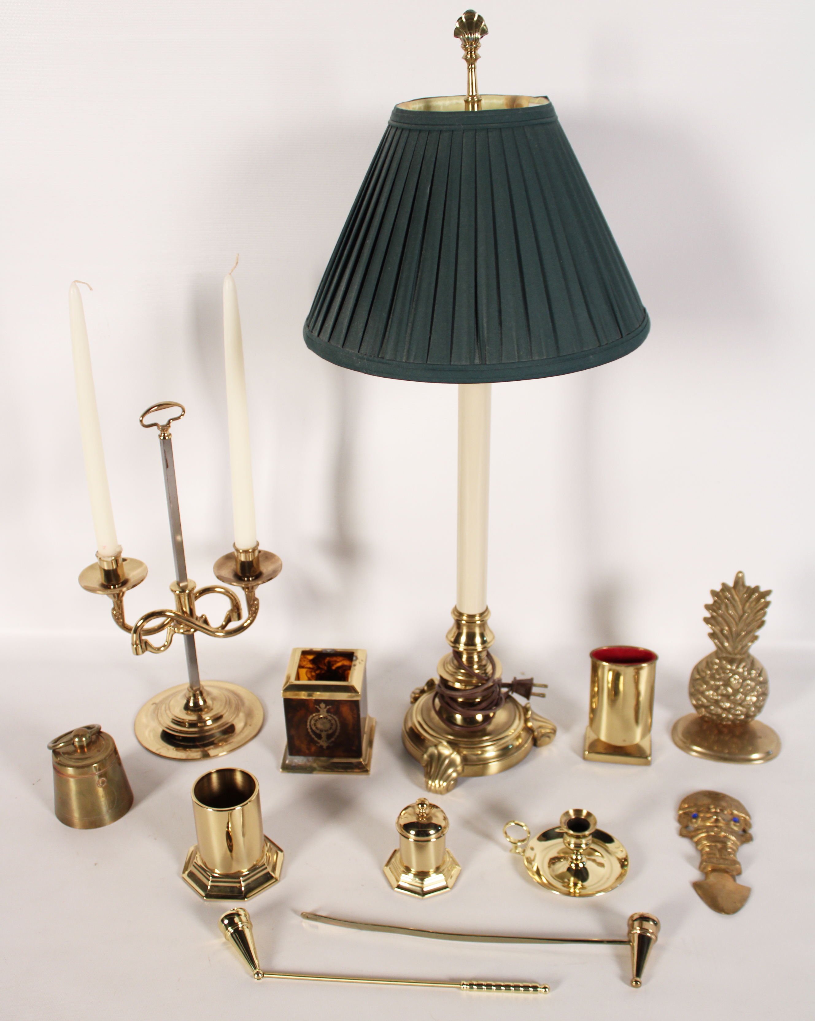 COLLECTION OF BRASS ITEMS