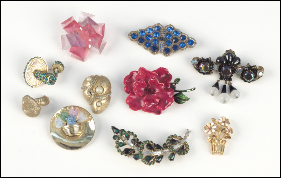 COLLECTION OF BROOCHES. Including a