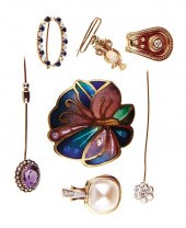 Collection of brooches pendant