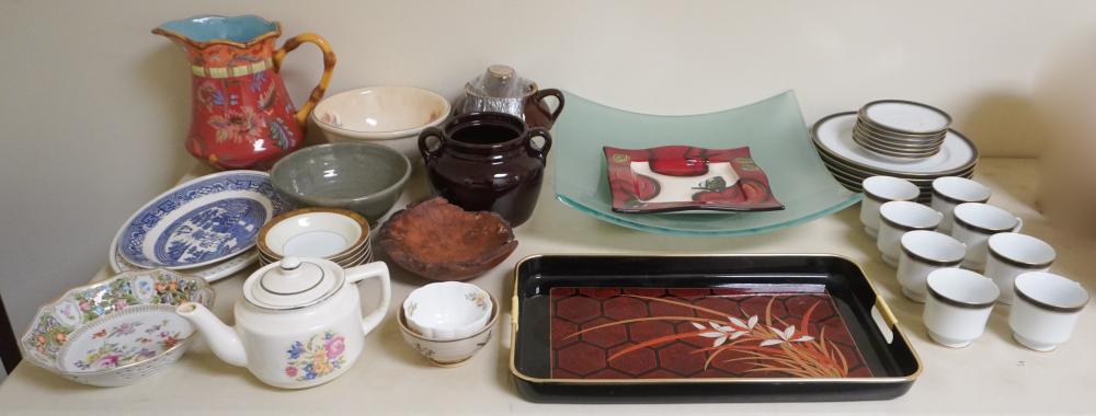 COLLECTION OF CERAMIC, GLASS AND