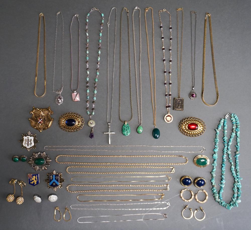 COLLECTION OF COSTUME BROOCHES,