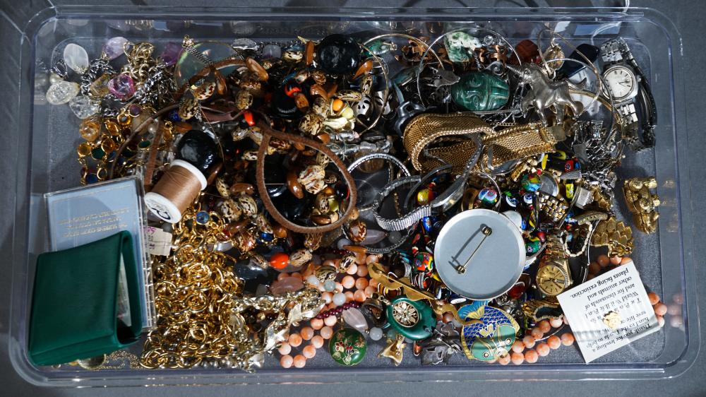 COLLECTION OF COSTUME JEWELRY