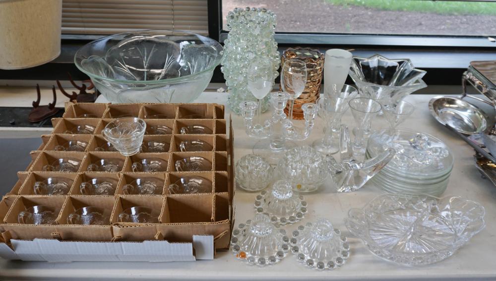 COLLECTION OF CRYSTAL AND GLASSWARE