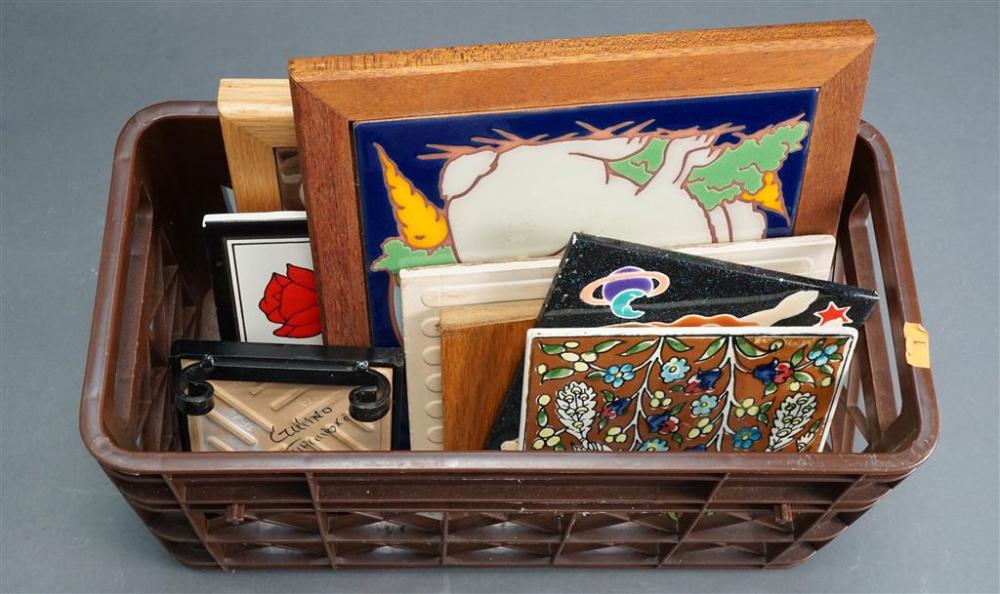 COLLECTION OF DECORATED CERAMIC