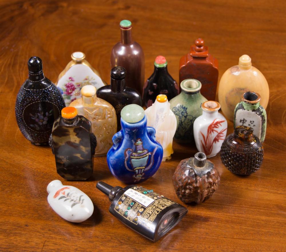 COLLECTION OF EIGHTEEN CHINESE