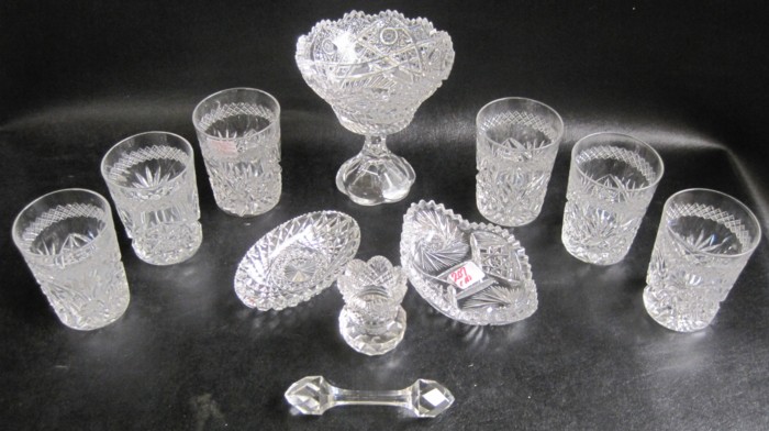 COLLECTION OF EIGHTEEN PIECES