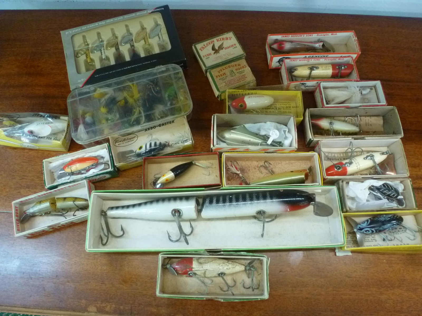 COLLECTION OF FISHING LURES AND