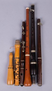 COLLECTION OF FIVE FLUTES LENG