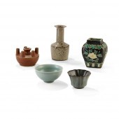 COLLECTION OF FIVE PORCELAIN W