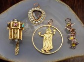 COLLECTION OF FOUR YELLOW GOLD