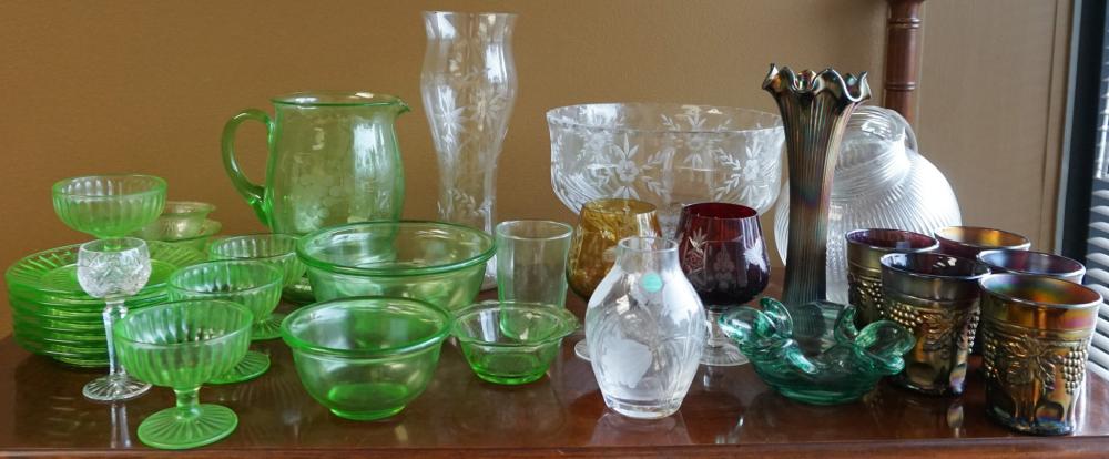 COLLECTION OF GLASS TABLE ARTICLES,