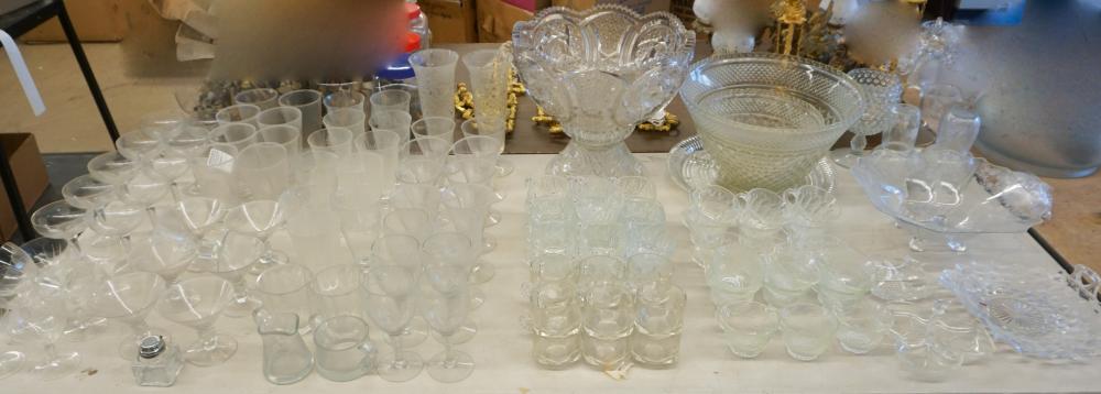 COLLECTION OF GLASSWARE INCLUDING