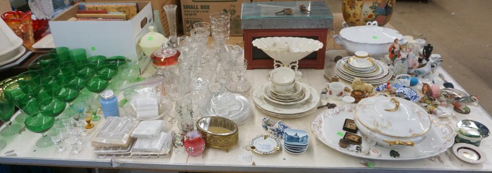COLLECTION OF GLASSWARE,