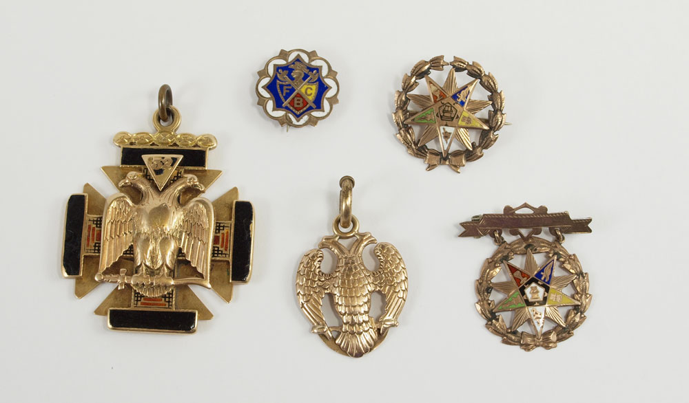 COLLECTION OF GOLD MASONIC PENDANTS
