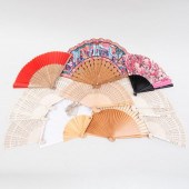 COLLECTION OF HAND FANSCompris