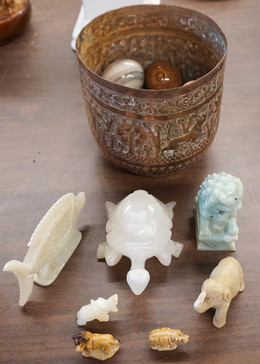 COLLECTION OF HARDSTONE EGGS AND