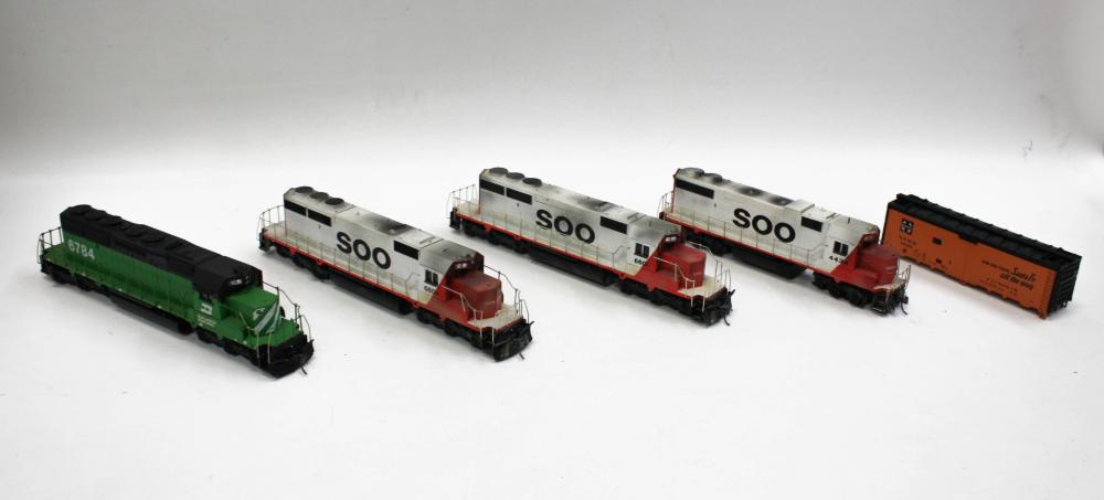 COLLECTION OF HO GAUGE TRAIN