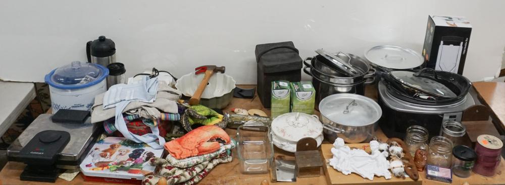 COLLECTION OF KITCHEN APPLIANCES,