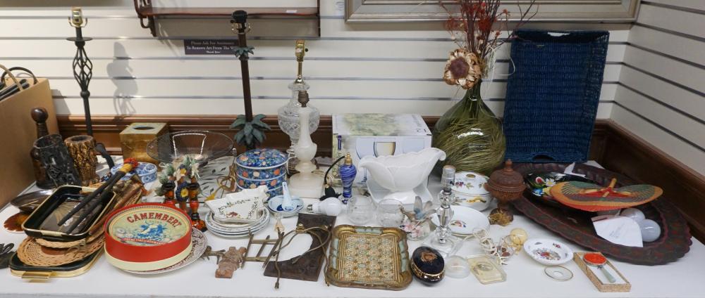 COLLECTION OF LAMPS, BASKETS,