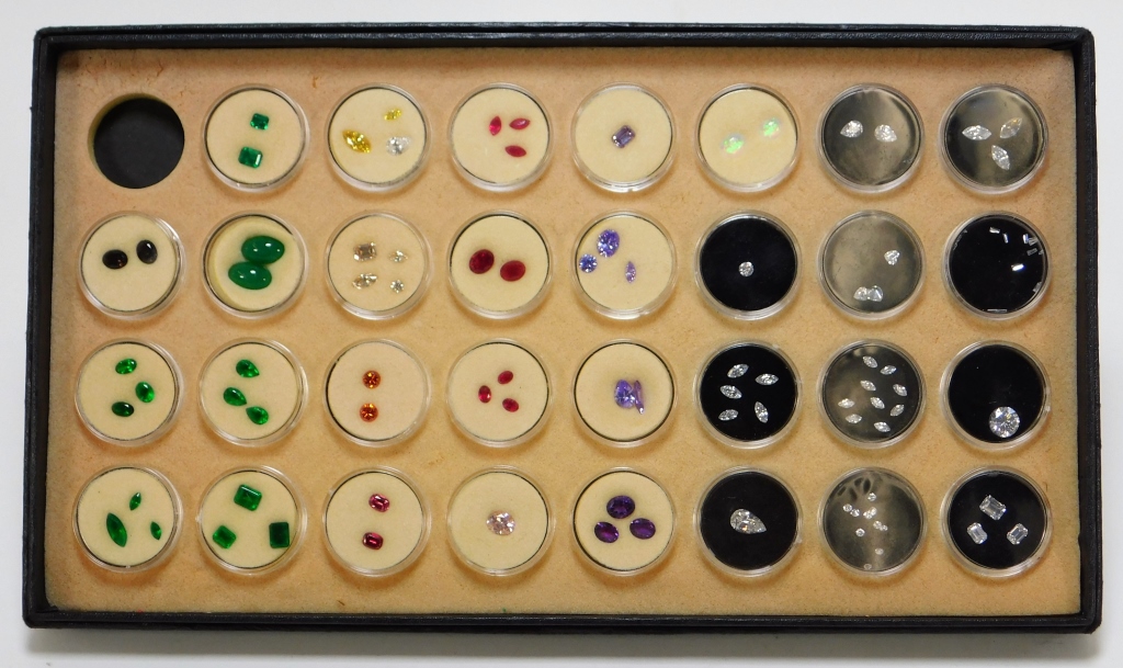 COLLECTION OF LOOSE GEMSTONES & CUT