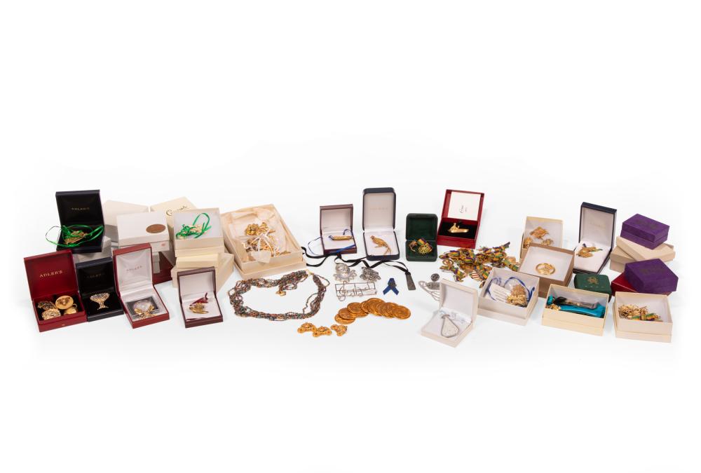 COLLECTION OF MARDI GRAS PINS AND