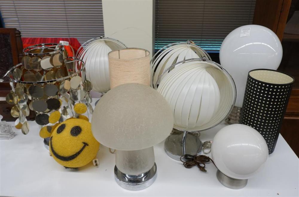 COLLECTION OF MID-CENTURY MODERN