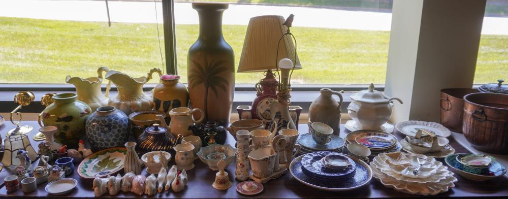 COLLECTION OF MOSTLY CERAMIC