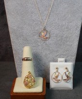 COLLECTION OF MULTI-TONE GOLD