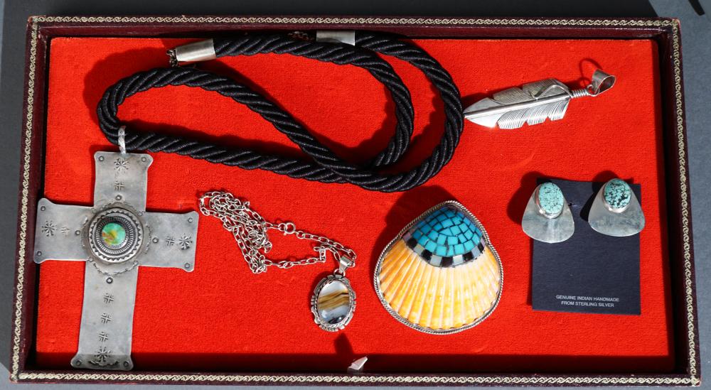 COLLECTION OF NATIVE AMERICAN