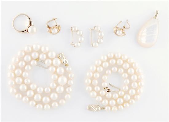 Collection of pearl and gold