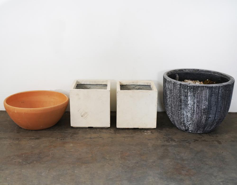 COLLECTION OF PLANTERSCollection of