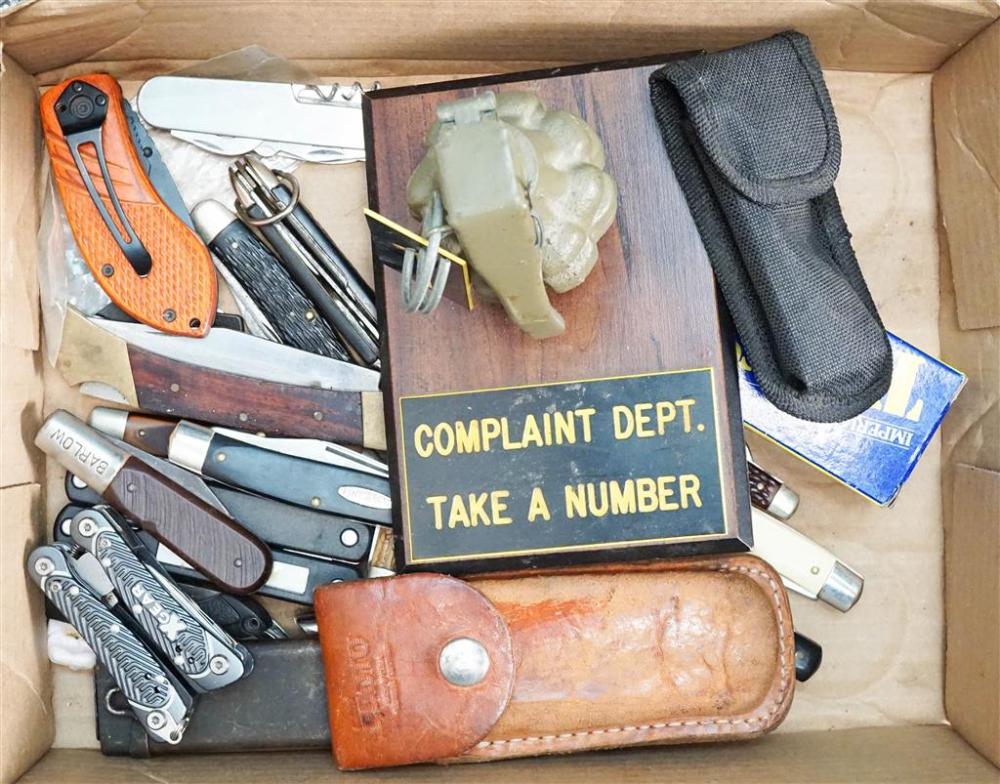 COLLECTION OF POCKET KNIVES AND