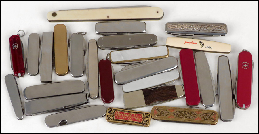 COLLECTION OF POCKET KNIVES. Gerber