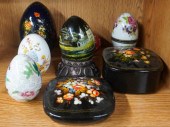 COLLECTION OF PORCELAIN AND LA