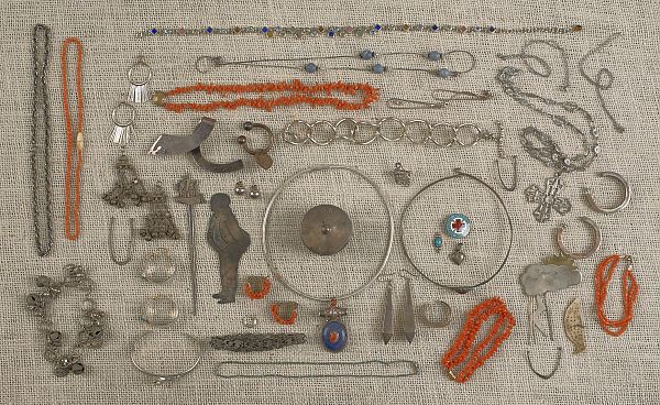Collection of silver jewelry. ?