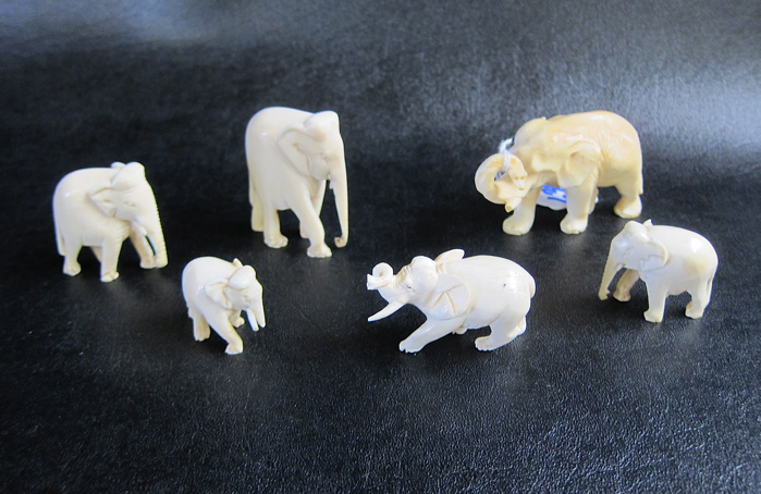 COLLECTION OF SIX CHINESE CARVED