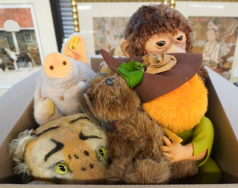 COLLECTION OF STUFFED ANIMALS BY