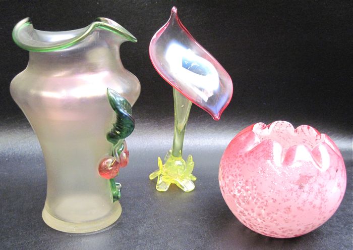 COLLECTION OF THREE ART GLASS
