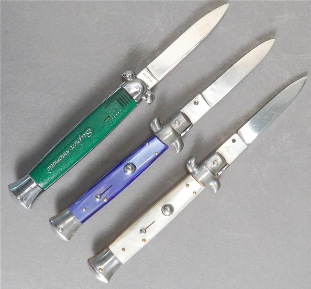 COLLECTION OF THREE POCKET