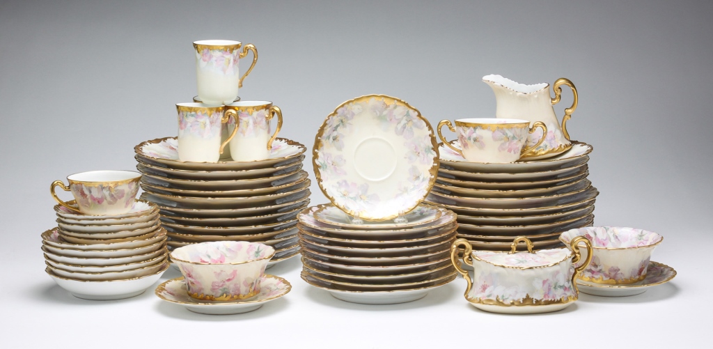COLLECTION OF T&V LIMOGES "APPLE