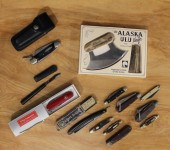 COLLECTION OF TWELVE COLLECTIB